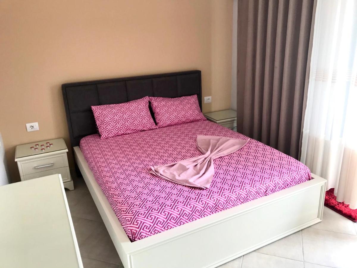 Queen Isabella Premium Hotel Vlorë Buitenkant foto