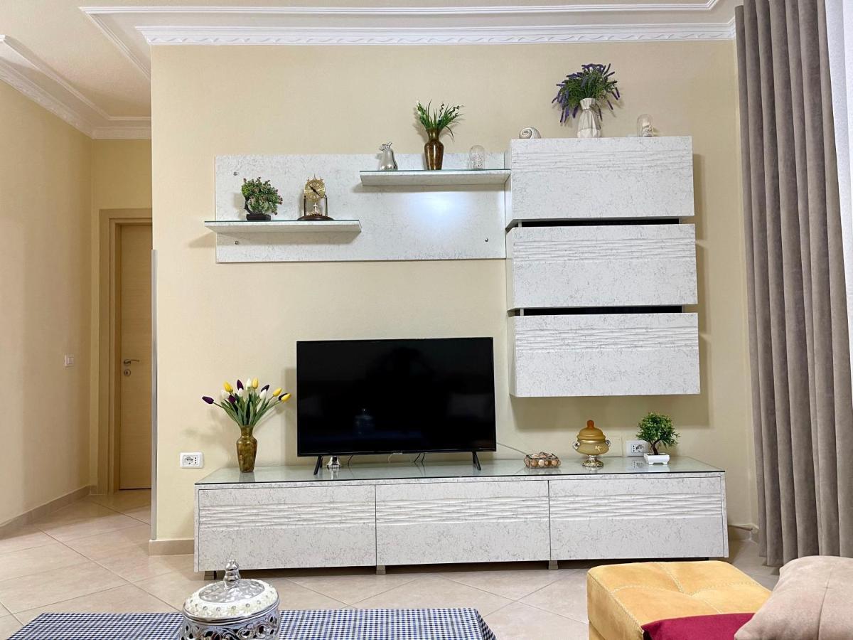 Queen Isabella Premium Hotel Vlorë Buitenkant foto
