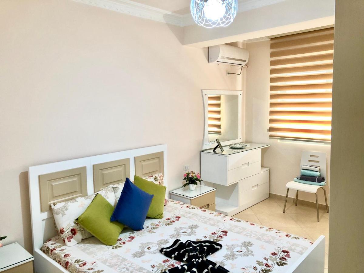 Queen Isabella Premium Hotel Vlorë Buitenkant foto