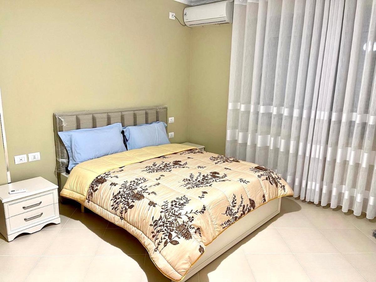 Queen Isabella Premium Hotel Vlorë Kamer foto