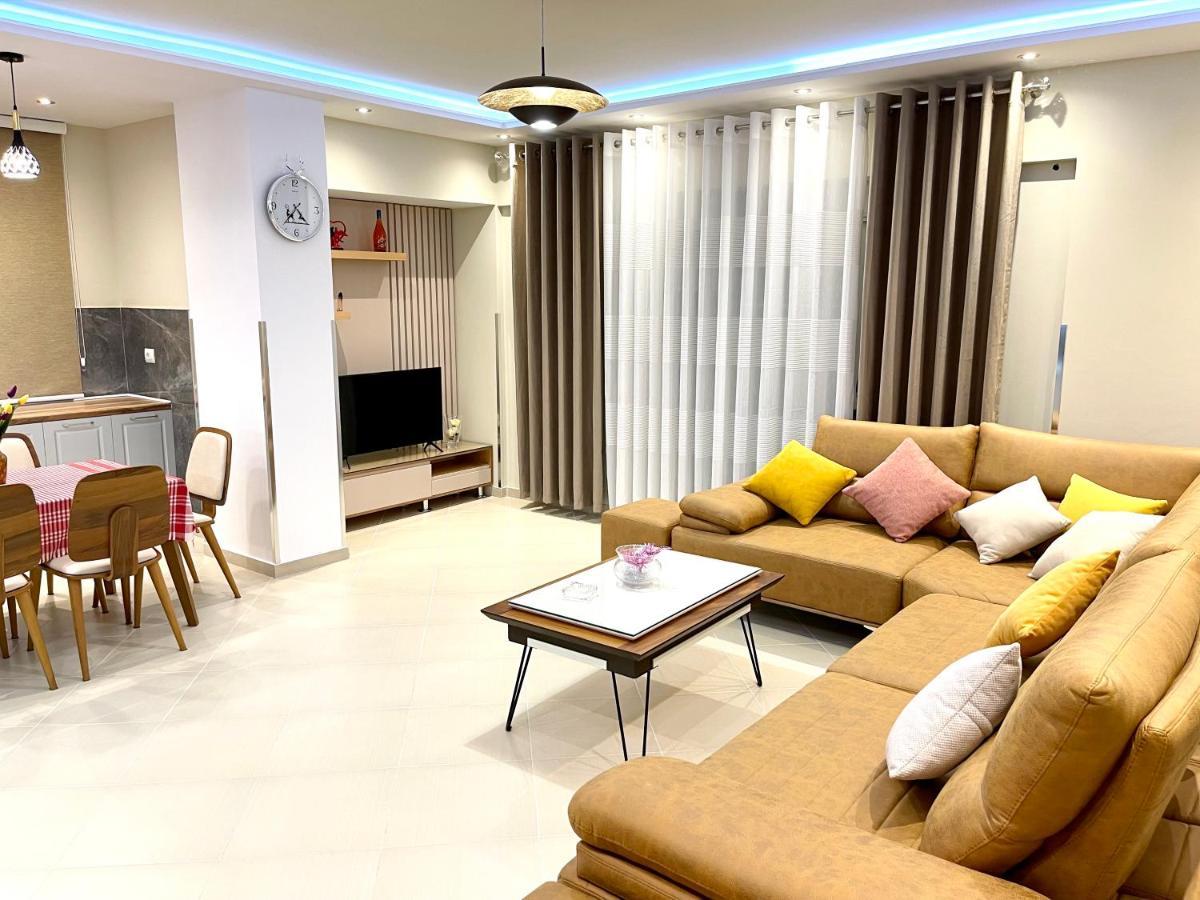Queen Isabella Premium Hotel Vlorë Buitenkant foto